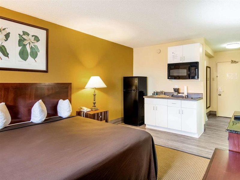 Suburban Studios Chester I-95 Extérieur photo