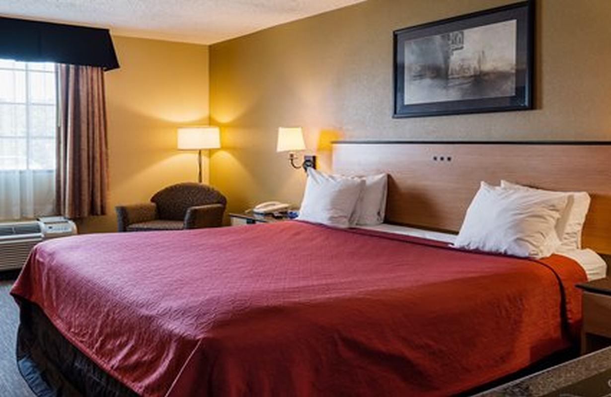 Suburban Studios Chester I-95 Extérieur photo