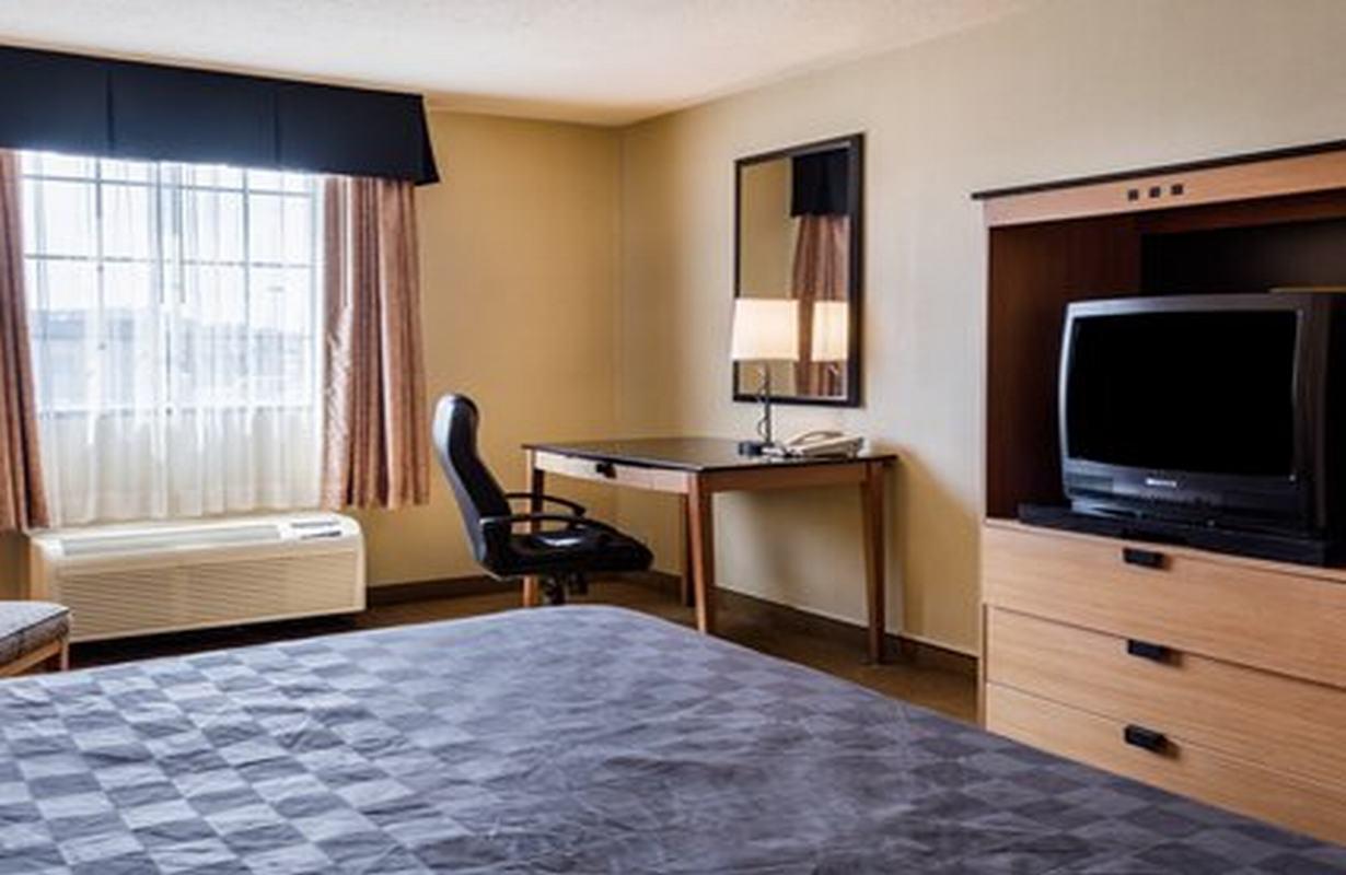 Suburban Studios Chester I-95 Extérieur photo
