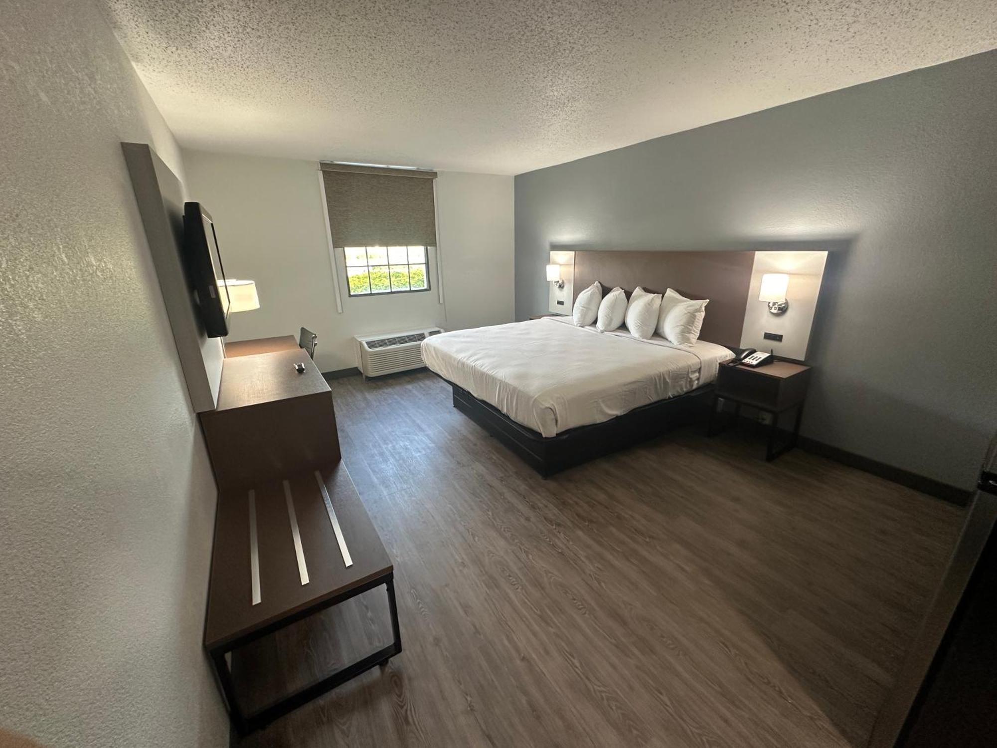 Suburban Studios Chester I-95 Extérieur photo