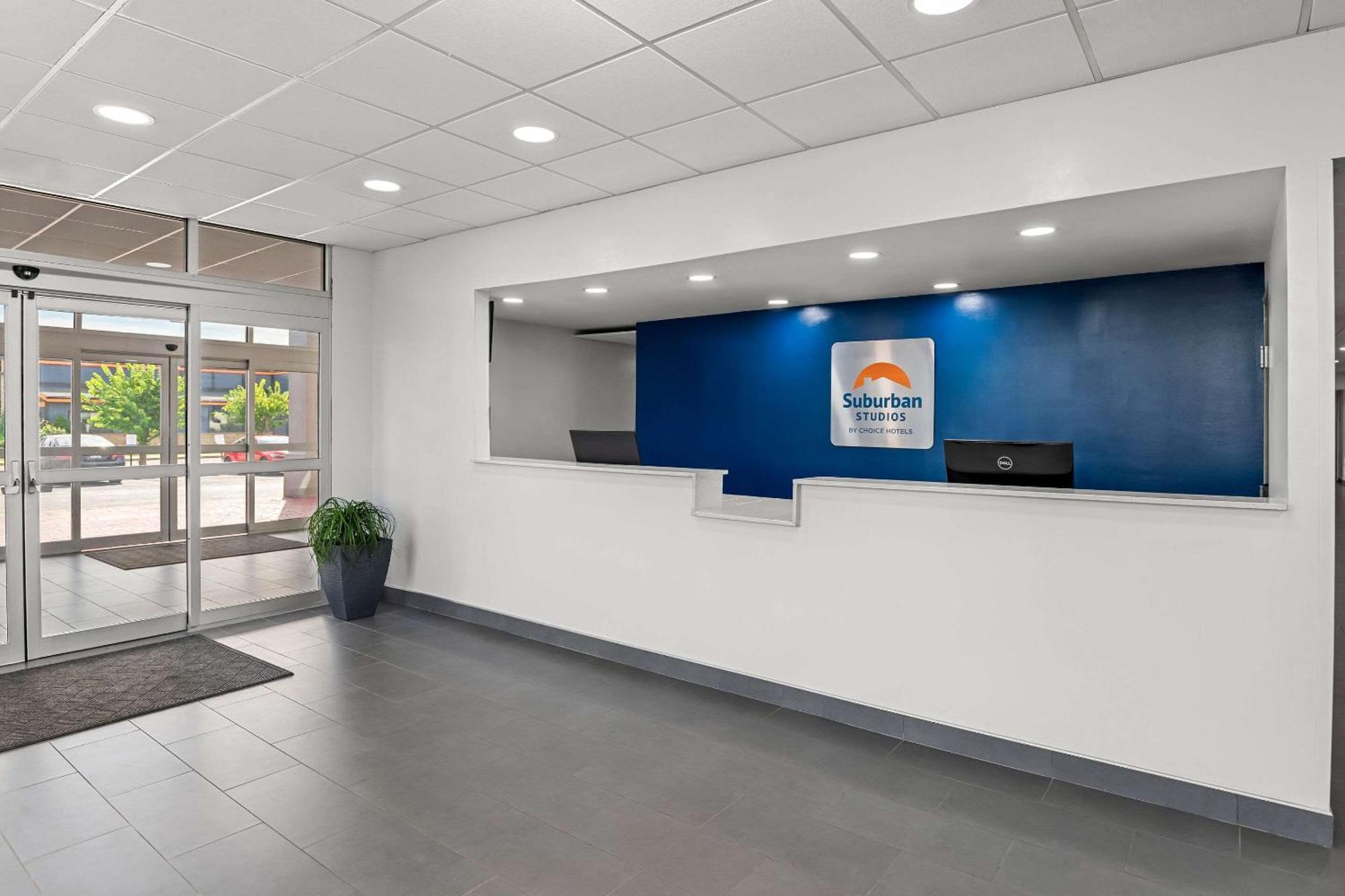 Suburban Studios Chester I-95 Extérieur photo