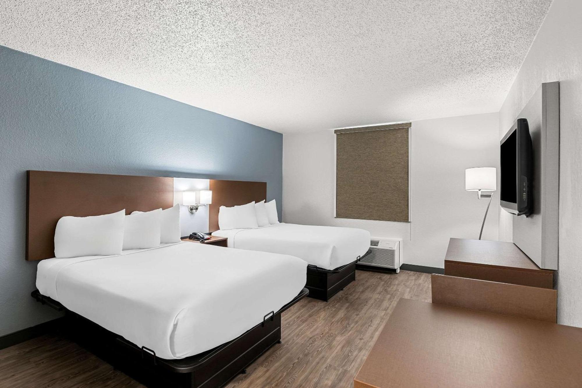 Suburban Studios Chester I-95 Extérieur photo