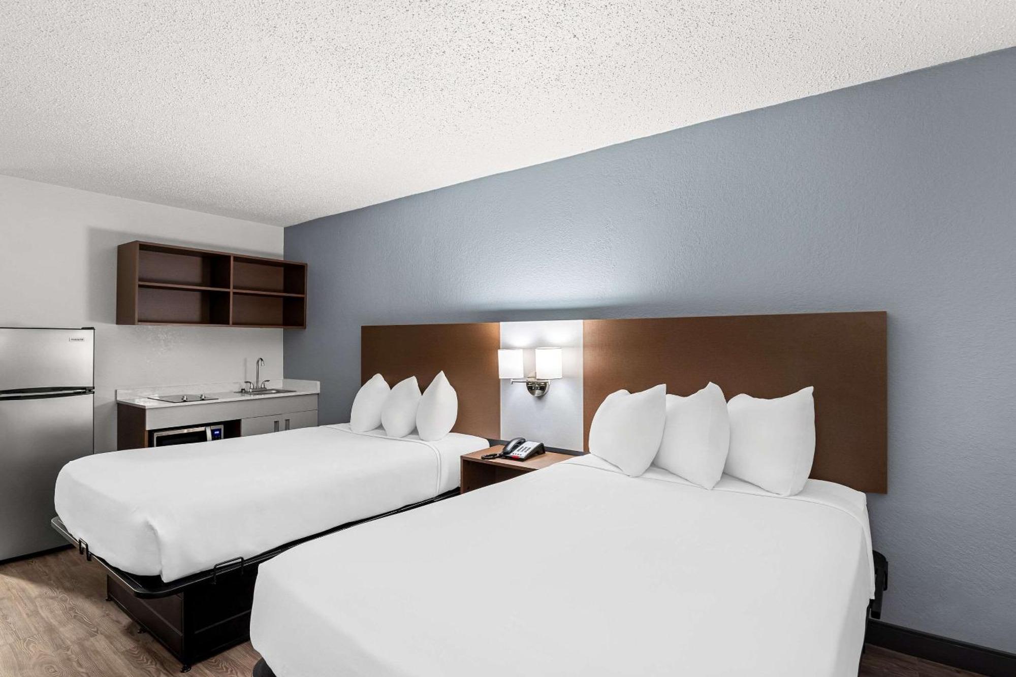 Suburban Studios Chester I-95 Extérieur photo